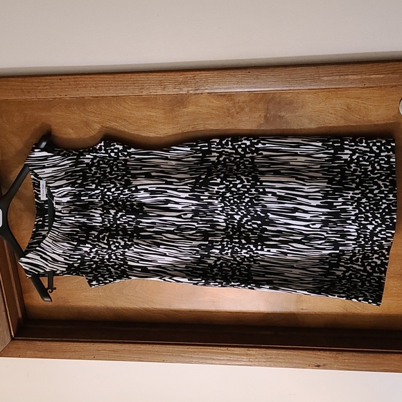 NWT Calvin Klein Black and White Printed Sheath Dress, Size 4 - Picture 1 of 8